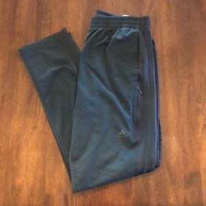 Men’s Addis’s sweats.